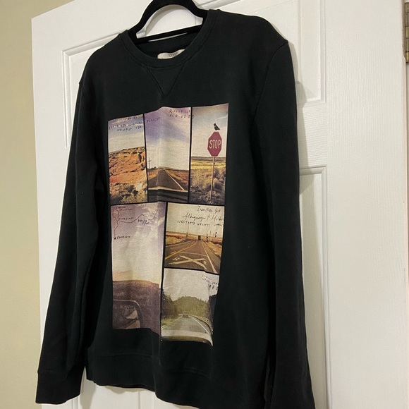 NWOT graphic top - Picture 3 of 4